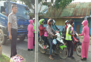 Berkah Ramadhan, Polres Konawe Berbagi Takjil Buka Puasa