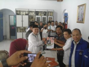 Ditemani Tim Kerja, H.Litanto Kembalikan Berkas Pendaftaran di Demokrat