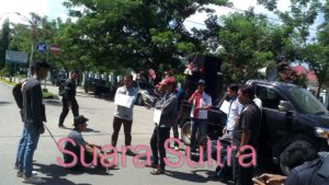 Peringati Hari Anti Korupsi, Massa Aksi Soroti Kinerja Kajari Unaaha Yang Terkesan Lamban