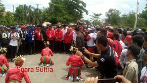 Diantar Ribuan Simpatisan, Paslon Berlian Murni Resmi Mendaftar di KPU Konawe