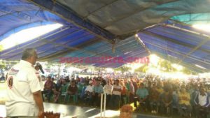 Ribuan Masyarakat Tomia Sambut Kedatangan Ali Mazi