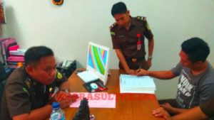 Polres Konawe Serahkan 3 Tersangka Korupsi ke Kejari Konawe