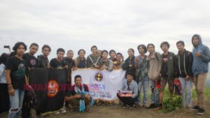 Teknik Sipil Unilaki Rayakan Milad FKMTSI di Puncak Ahuawali