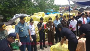 Penyelundup 677 Bal Baju dan Sepatu Bekas, Diamankan di Perairan Sultra