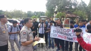 Sengketa Pers Dipolisikan, Jurnalis Sultra Unjuk Rasa di Mapolda Sultra