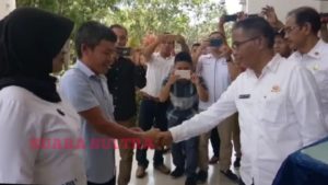 Pemda Konawe Serahkan 12 Unit Mobil Transportasi Perdesaan ke BUMDes