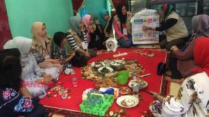 Gelar Sosialisasi dan Pendidikan Pemilih, Relawan Demokrasi Basis Pemilih Perempuan ‘Garap’ Emak – Emak