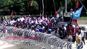 IUP Tambang di Konkep Belum Dicabut, Warga Demo di Kantor Gubernur Sultra