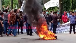 Demo Jilid II, Massa Aksi Sebut Wali Kota Kendari Penghianatan Terhadap Rakyat dan Konstitusi
