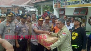 Tinjau Lokasi Banjir Konawe,  Kapolda Sultra Salurkan Bantuan Logistik