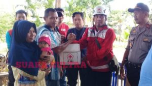 Beri Bantuan Kemanusiaan Kepada Korban Bencana, PMI Kolaka Libatkan Polsek Wawotobi