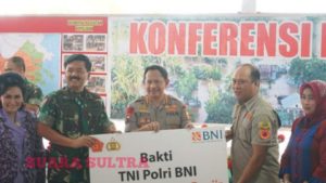 Sambangi Pengungsi di Konut, Panglima TNI dan Kapolri Salurkan Bantuan