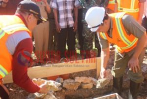 Bupati Konut Resmikan Pembangunan Rumah Nelayan di Laimeo