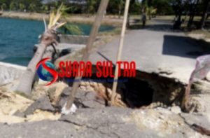 Jalan Ambruk di Arena Dayung Dikeluhkan Warga