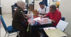 Berkas Perkara Lengkap, Polisi Limpahkan Tersangka Korupsi dan Barang Bukti ke Jaksa Penuntut Umum