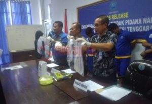 BNNP Sultra Gagalkan Penyelundupan 759 Gram Sabu-sabu dari Padang, Lima Pengedar Diringkus