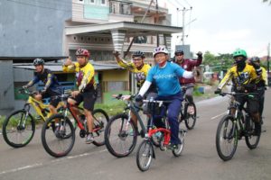 Perkenalkan Destinasi Wisata, Pemda Soppeng Ajak Pegawai BPK Keliling Naik Sepeda