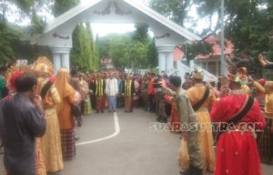 Prosesi Lamaran Putra Bupati Konawe di Jeneponto Diiringi Musik Tradisional Tolaki