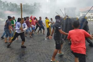 Demo Anarkis Berhasil Dibubarkan Kompi PHH Brimobda Sultra