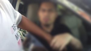 Oknum Dokter Ketahuan Mesum dengan Teman Wanitanya di Parkiran Bandara Halu Oleo