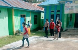Cegah Penyebaran Covid-19, Polsek Sawa Kawal Penyemprotan Disinfektan di Tiga Kecamatan