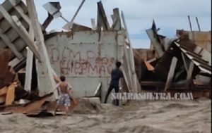 Dinilai Cemarkan Laut, HIPPMAWA Segel Kapal Tongkang di Tanjung Laimeo