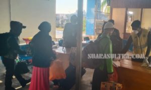 Sandar di Pelabuhan Murhum, Gugus Percepatan Penanganan Civud-19 Bau-bau Periksa Penumpang KM Lambelu
