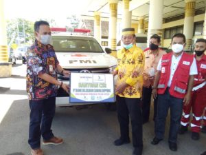 Melalui CSR Peduli, Bank Sulselbar Serahkan Kendaraan Operasional ke PMI Soppeng