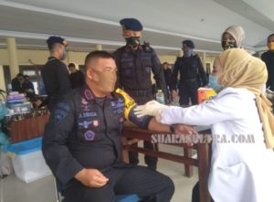 PMI Sultra Kekurangan Stok, Satbrimob Polda Sultra Donor Darah