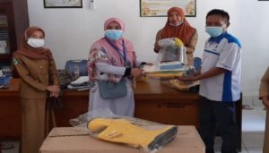 Lawan Covid-19, Dinkes Konawe Bagikan APD ke Puskesmas