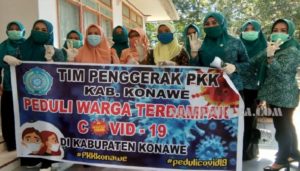 TP-PKK Bersama Organisasi Perempuan Konawe Bagikan Sembako ke Warga Terdampak Covid-19