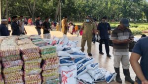Keluarga Besar Kery Saiful Konggoasa Berbagi di Tengah Wabah Covid-19, Ratusan Paket Sembako Disalurkan