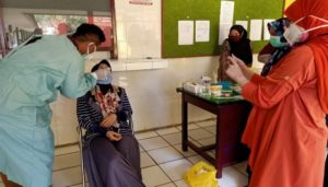Tim BBLK Makassar Laksanakan Pelatihan Pengambilan Sampel Swab di Labkesda Soppeng