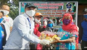 Ruksamin “Masuk” Konawe, Ratusan Paket Sembako Dibagikan