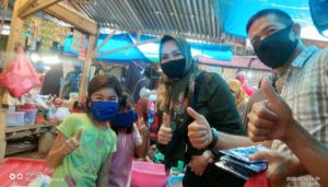 Peduli Kemanusiaan, Legislator Sultra Ini Kembali Bagikan Masker Gratis