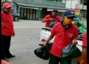 KKSS Konawe Peduli, Ratusan Paket Sembako Dibagikan ke Warga Terdampak Covid-19