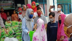 Penyandang Disabilitas di Konawe Menerima Bantuan Paket Sembako