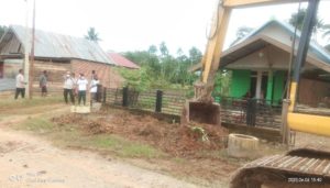 Ruksamin Pimpin Langsung Pengerjaan Drainase di Daerah Langganan Banjir