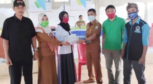 Cegah Stunting, Kades Pudonggala Utama Salurkan Makanan Tambahan