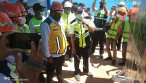 Didampingi Wagub Sultra, Wamen PUPR Tinjau Proyek Jembatan Rahabangga