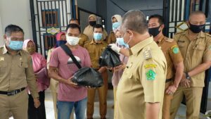 Terdampak Covid-19, 518 KK di Unaaha Dapat Sembako dari Pemda Konawe