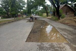 Proyek Pengaspalan Jalan di Konawe Diduga Gagal Konstruksi, “Nyali” Kejari Konawe Dinanti