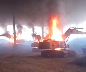 Demo Buruh Jilid ll di VDNI dan OSS Berlangsung Ricuh, Polisi “Tak Berdaya ?”