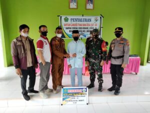 Kades Anggaloosi Serahkan BLT Dana Desa ke 77 Keluarga Penerima Manfaat