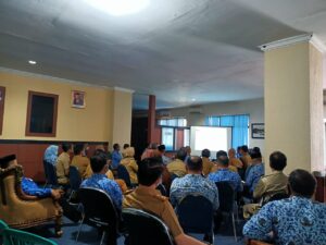 Hari Pertama Berkantor Usai Libur Lebaran, Sekda Konawe Pimpin Rapat Bersama Sekretaris OPD