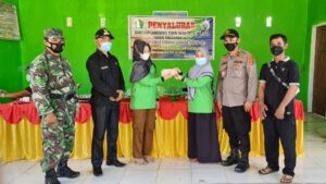 Setelah Penyaluran BLT, Aparat Desa Tawapandere Bersama KPM Lakukan Vaksinasi Covid-19