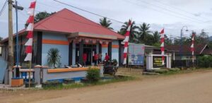Sambut HUT RI ke 76, Aparat Desa Napoosi “Merias” Gedung Serbaguna