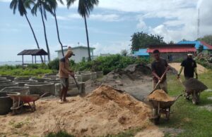 Pemda Konut Mulai Tangani Abrasi Pantai di Desa Pekaroa