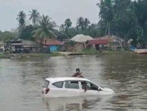 Rem Blong, Mobil Bermuatan Satu Rumpun Keluarga Terjun ke Sungai Konaweeha