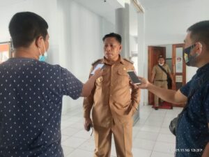 Masyarakat Blokir Jalan Poros Kambowa – Bonegunu, Ini Tanggapan Wabup Butur